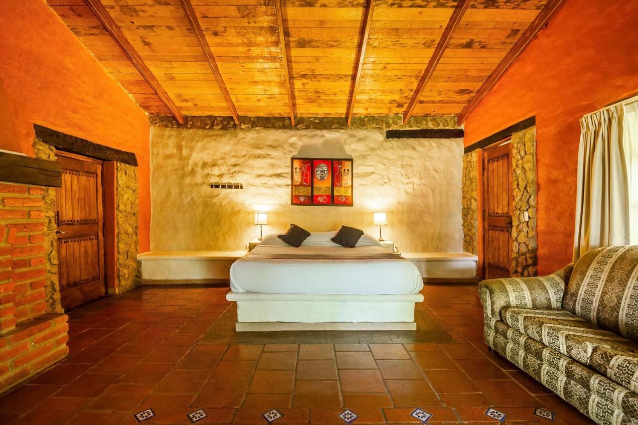 Hotel Hacienda Coyotes Zapotlanejo Екстер'єр фото